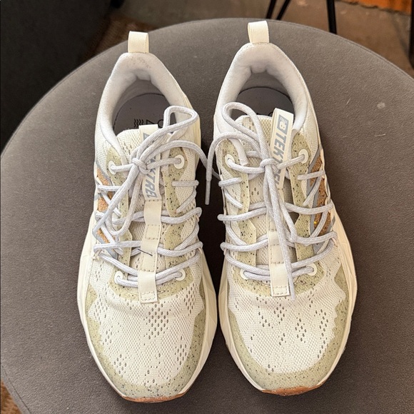 New Balance Tektrel Womens 8 Sneakers Sea Salt Cork Trail Running - Picture 2 of 12